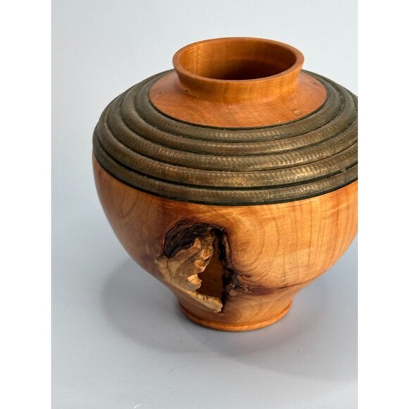 Handcrafted Wooden Vase With Carved Detailing & Natural Knot Design Signed SJ - Picture 6 of 7